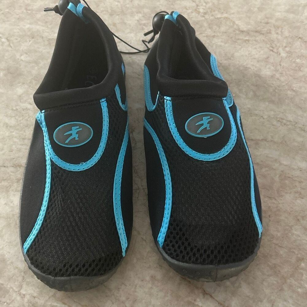 NWT Ladies Water Beach Shoes